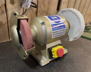 Bench grinder with Rubber wheel & Cloth wheel