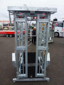 Electric hoof trimming crush