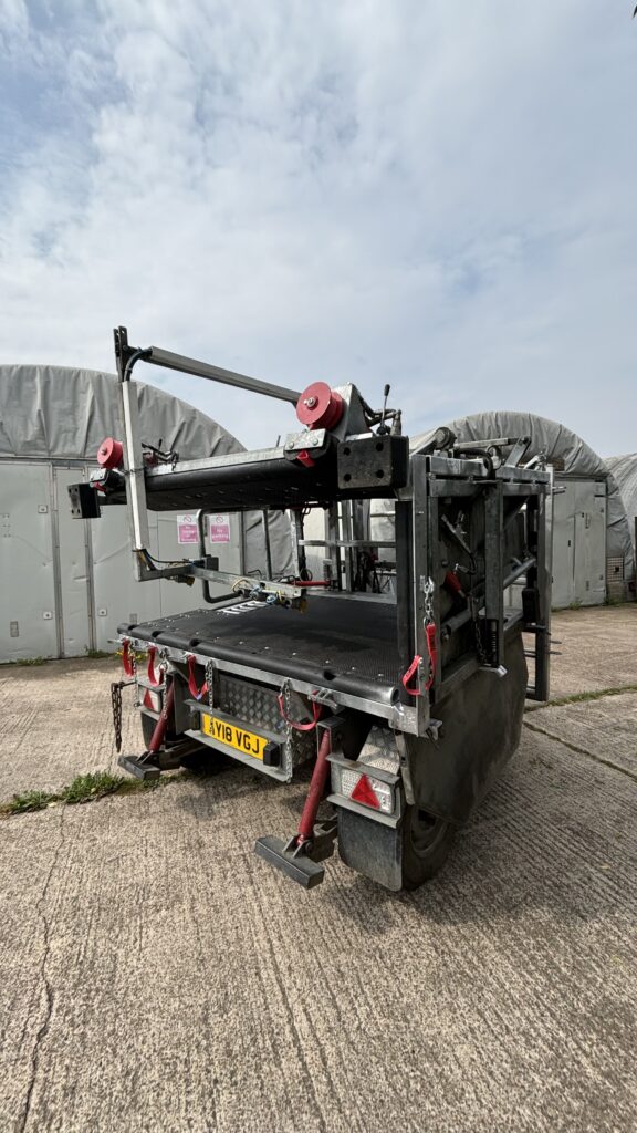 Hydraulic roll over hoof trimming crush - Image 9